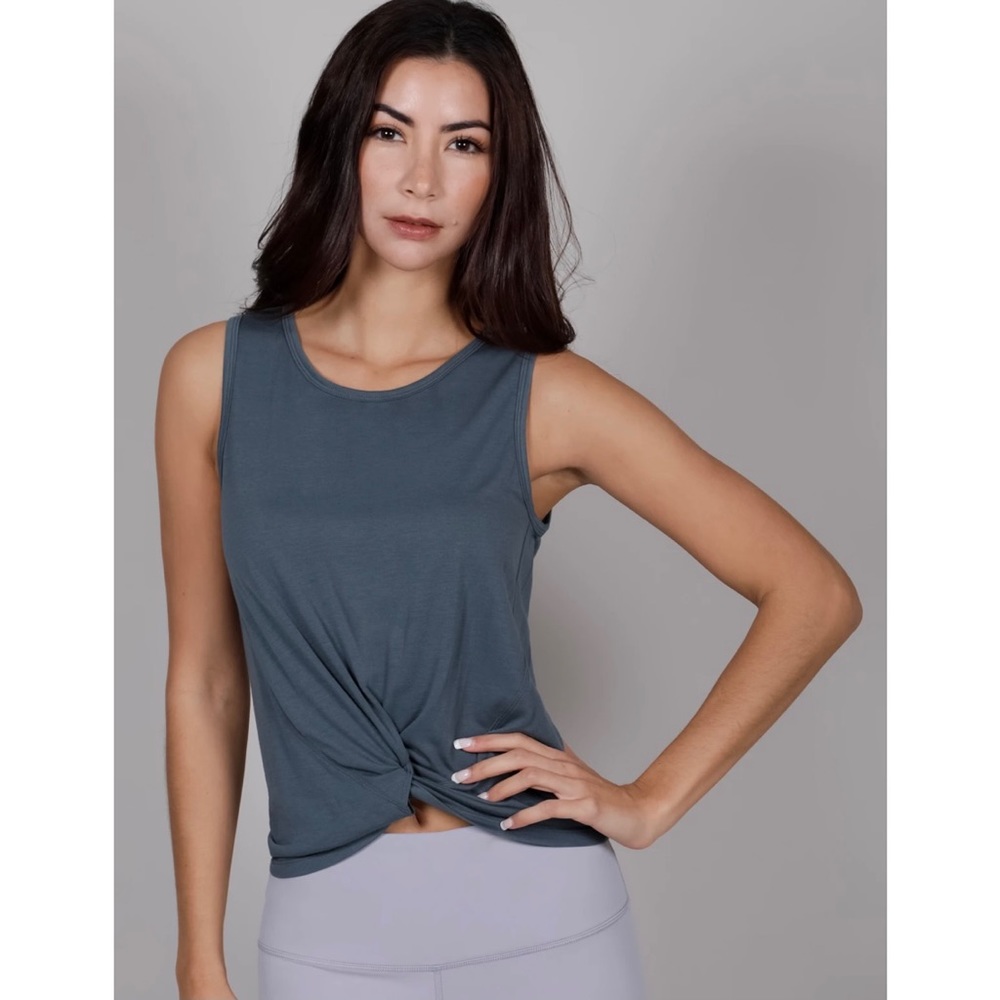 NWT🧘‍♀️Yogalicious Front Twist Tank Top 🧘‍♀️
